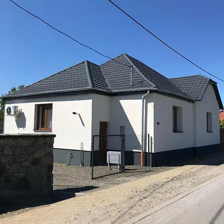 Viragek Vendeghaza *