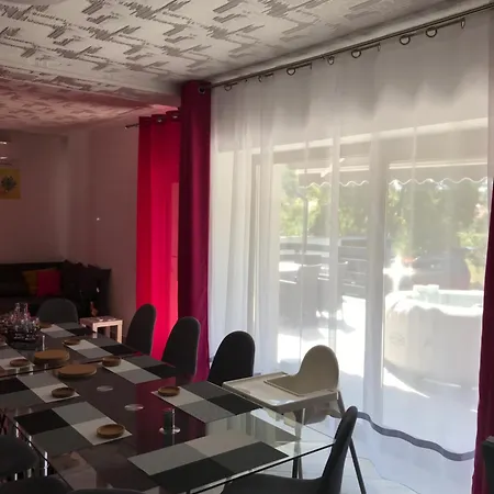 Viragek Vendeghaza
